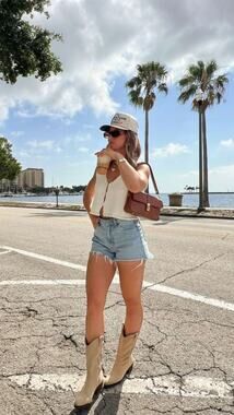 Vintage Levi’s 501 Cutoff Denim Shorts Light Wash Button Fly Y2K Summer Cutoffs